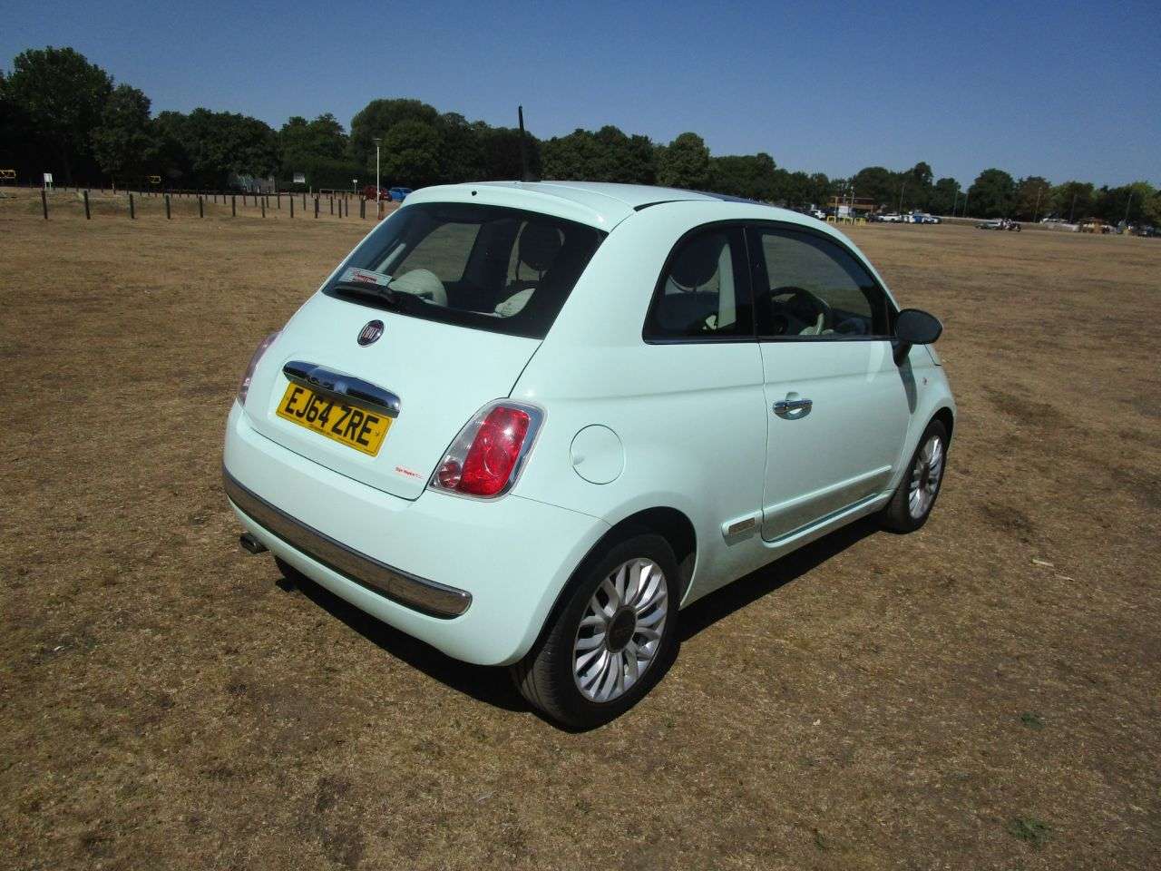 A 2015 FIAT 500 1.2 Lounge 3 door Petrol A 2015 FIAT 500 1.2 Lounge 3 door Petrol