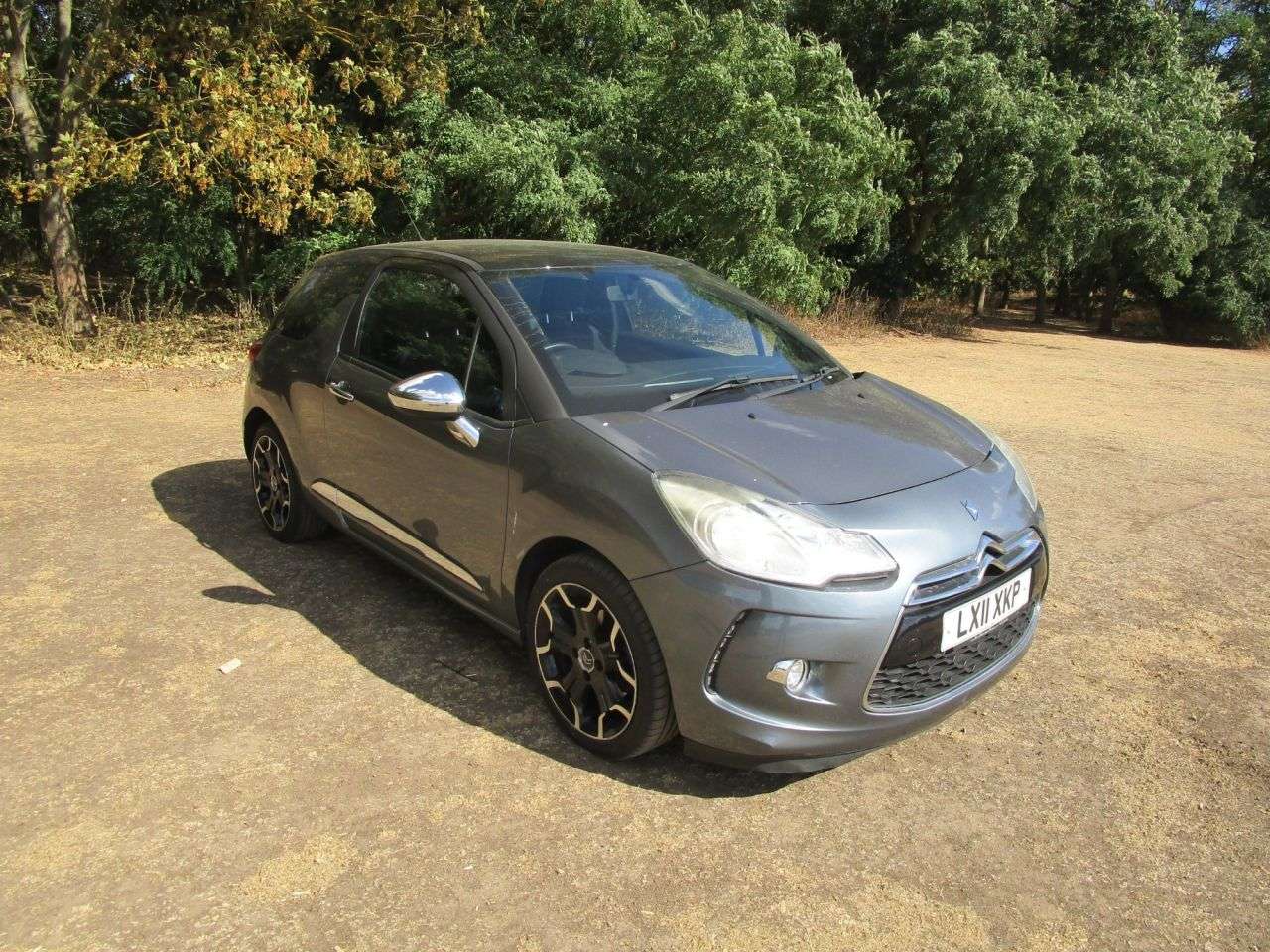 A 2011 CITROEN DS3 1.6 VTi 16V DStyle 3 door Auto Petrol Automatic A 2011 CITROEN DS3 1.6 VTi 16V DStyle 3 door Auto Petrol Automatic