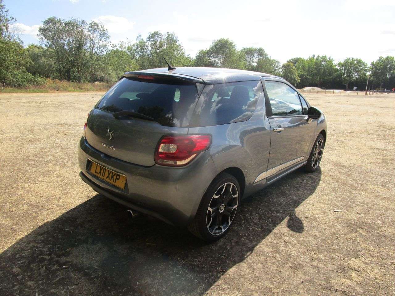 A 2011 CITROEN DS3 1.6 VTi 16V DStyle 3 door Auto Petrol Automatic A 2011 CITROEN DS3 1.6 VTi 16V DStyle 3 door Auto Petrol Automatic