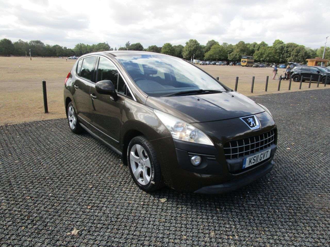 A 2011 PEUGEOT 3008 1.6 HDi Sport 5 door Auto Diesel Automatic A 2011 PEUGEOT 3008 1.6 HDi Sport 5 door Auto Diesel Automatic