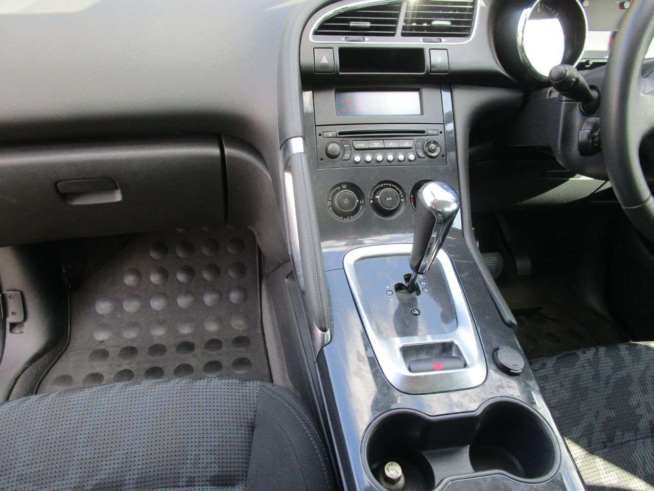 2011 PEUGEOT 3008 2011 PEUGEOT 3008