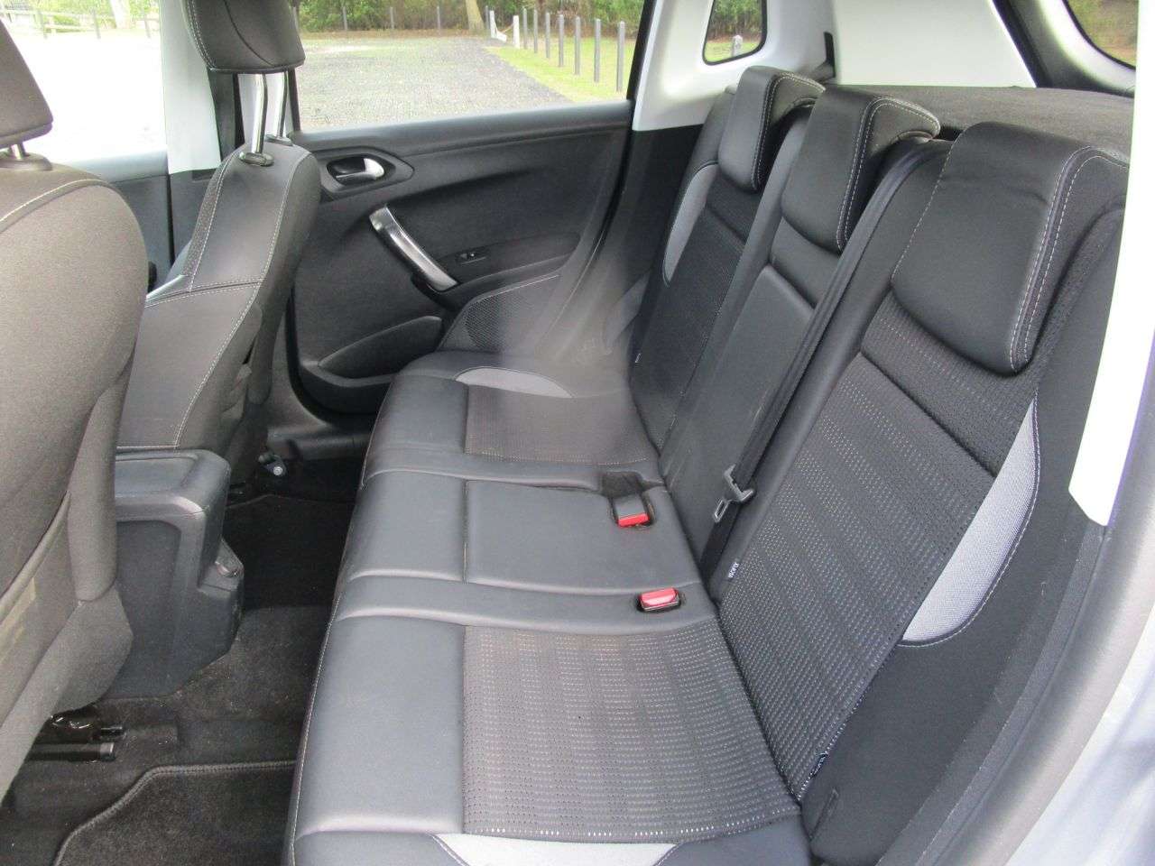 2015 PEUGEOT 2008 2015 PEUGEOT 2008