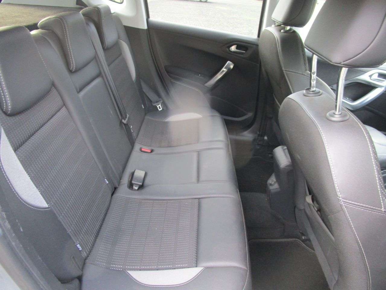 2015 PEUGEOT 2008 2015 PEUGEOT 2008