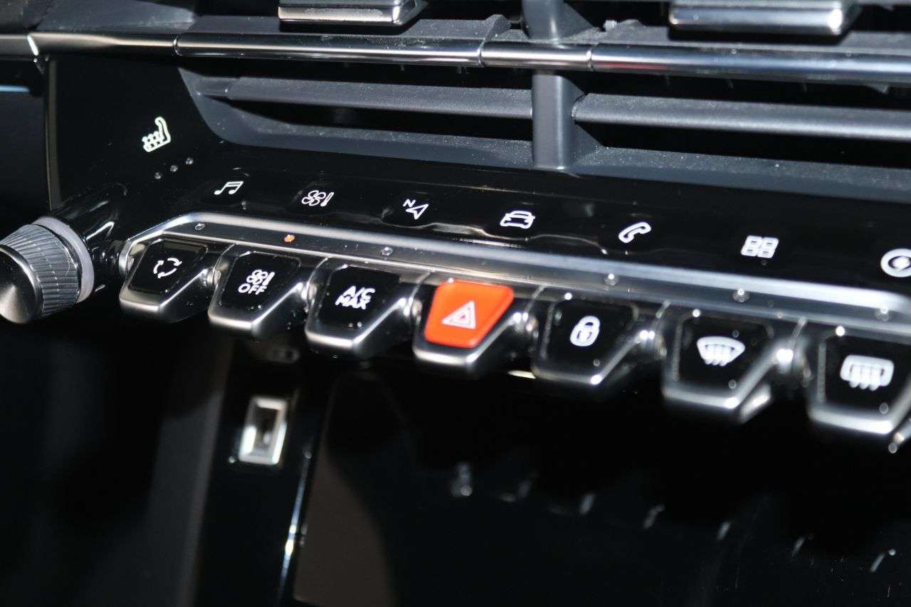 2021 PEUGEOT E-2008 2021 PEUGEOT E-2008