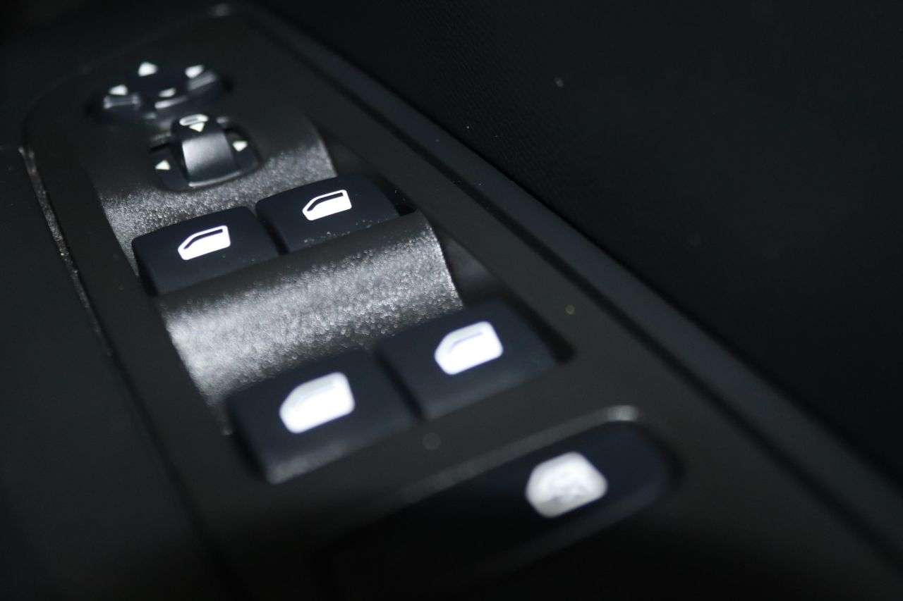 2021 PEUGEOT E-2008 2021 PEUGEOT E-2008