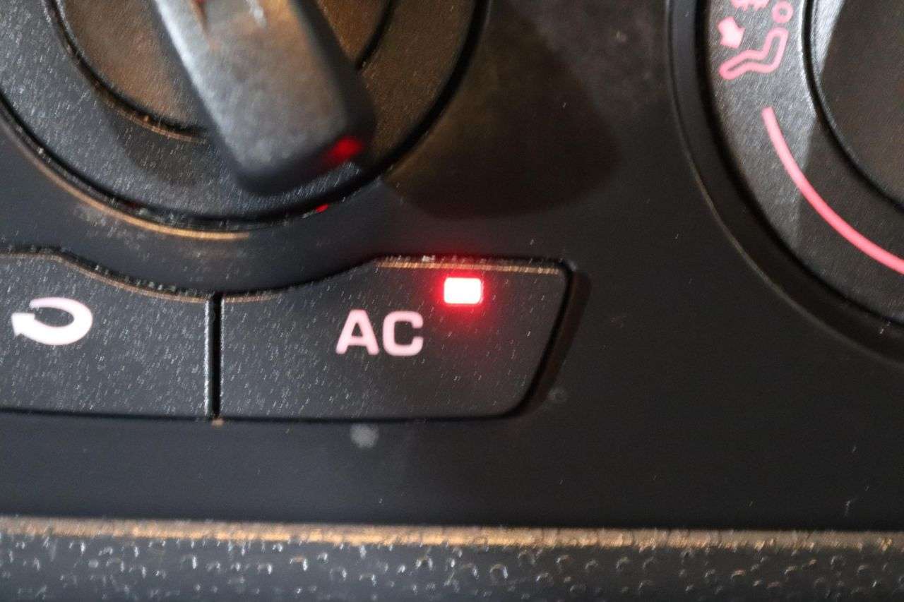 2013 SEAT IBIZA 2013 SEAT IBIZA