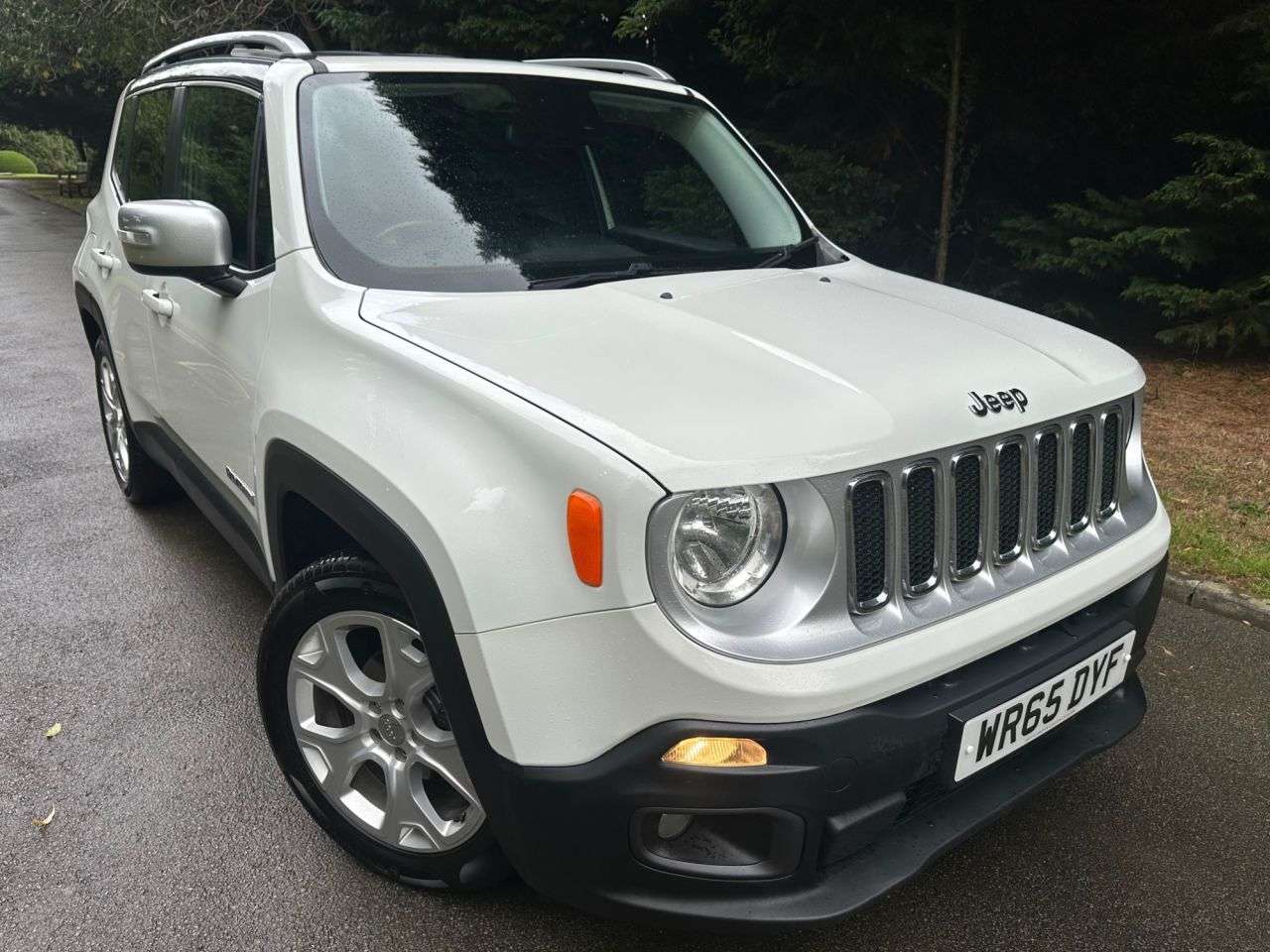 A 2015 JEEP RENEGADE 1.4T MultiAirII Limited SUV 5dr Petrol Manual Euro 6 (s/s) (140 ps) LEATHER A 2015 JEEP RENEGADE 1.4T MultiAirII Limited SUV 5dr Petrol Manual Euro 6 (s/s) (140 ps) LEATHER