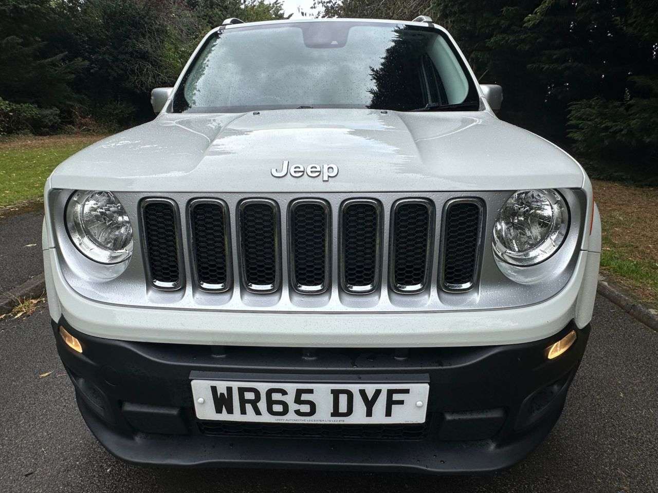 A 2015 JEEP RENEGADE 1.4T MultiAirII Limited SUV 5dr Petrol Manual Euro 6 (s/s) (140 ps) LEATHER A 2015 JEEP RENEGADE 1.4T MultiAirII Limited SUV 5dr Petrol Manual Euro 6 (s/s) (140 ps) LEATHER