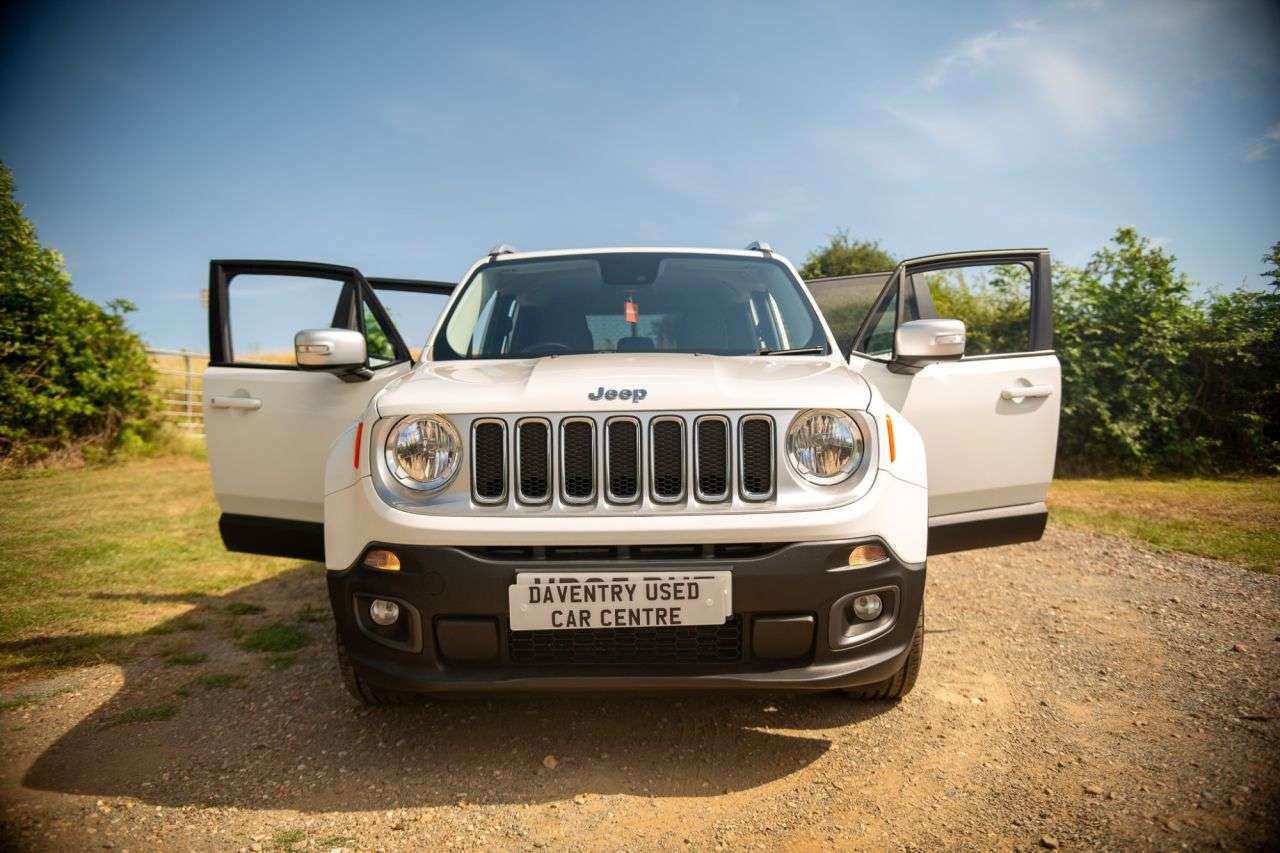 A 2015 JEEP RENEGADE 1.4T MultiAirII Limited SUV 5dr Petrol Manual Euro 6 (s/s) (140 ps) LEATHER A 2015 JEEP RENEGADE 1.4T MultiAirII Limited SUV 5dr Petrol Manual Euro 6 (s/s) (140 ps) LEATHER