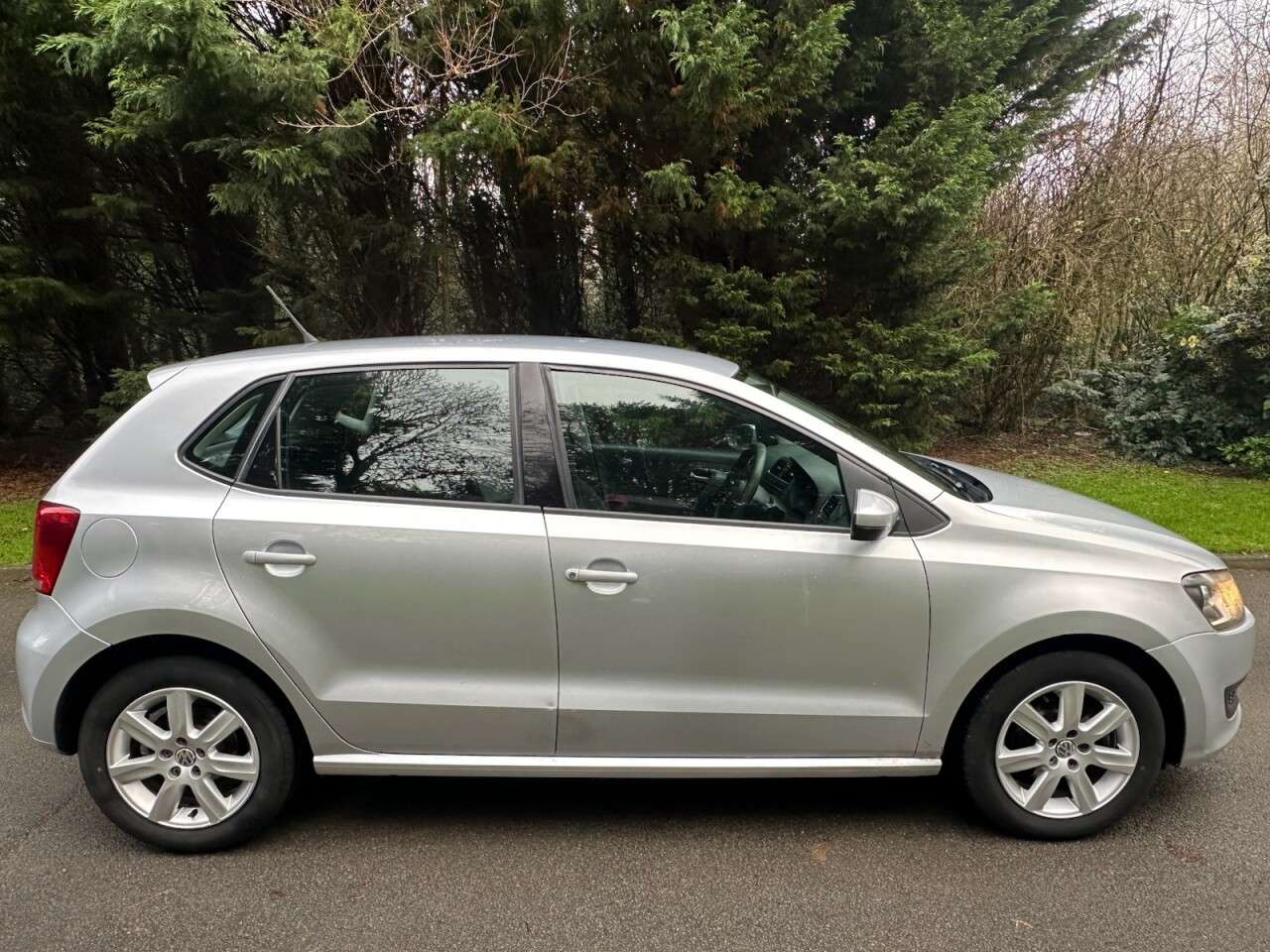 A 2010 VOLKSWAGEN POLO 1.4 SE Hatchback 5dr Petrol DSG Euro 5 (85 ps) LONG MOT, AIR CON, ALLOYS A 2010 VOLKSWAGEN POLO 1.4 SE Hatchback 5dr Petrol DSG Euro 5 (85 ps) LONG MOT, AIR CON, ALLOYS