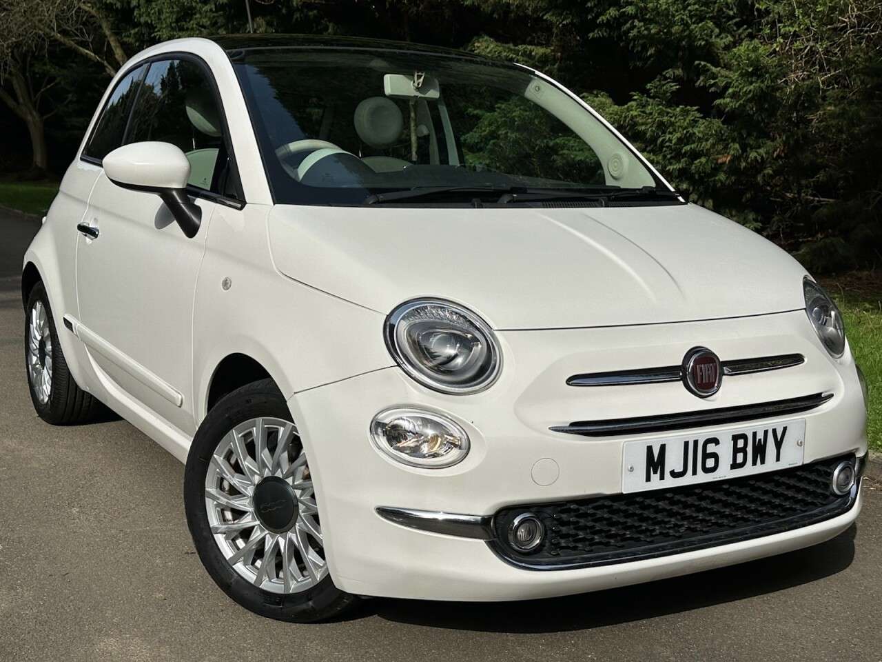 A 2016 FIAT 500 1.2 Lounge Hatchback 3dr Petrol Manual Euro 6 (s/s) (69 bhp) ULEZ, Panorami A 2016 FIAT 500 1.2 Lounge Hatchback 3dr Petrol Manual Euro 6 (s/s) (69 bhp) ULEZ, Panorami