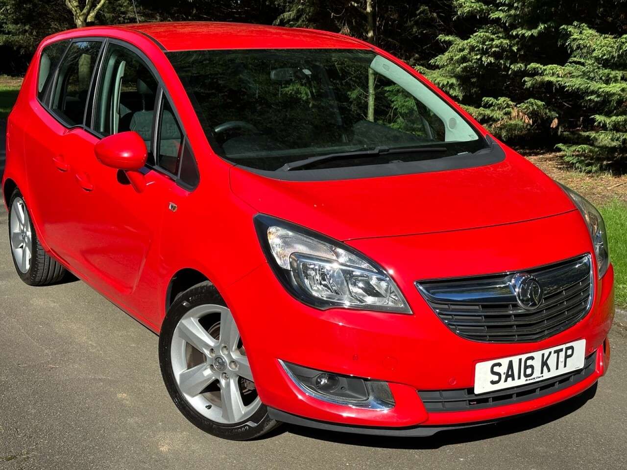 A 2016 VAUXHALL MERIVA 1.4i Tech Line MPV 5dr Petrol Manual Euro 6 (100 ps) F.S.H, Rear Parking Se A 2016 VAUXHALL MERIVA 1.4i Tech Line MPV 5dr Petrol Manual Euro 6 (100 ps) F.S.H, Rear Parking Se