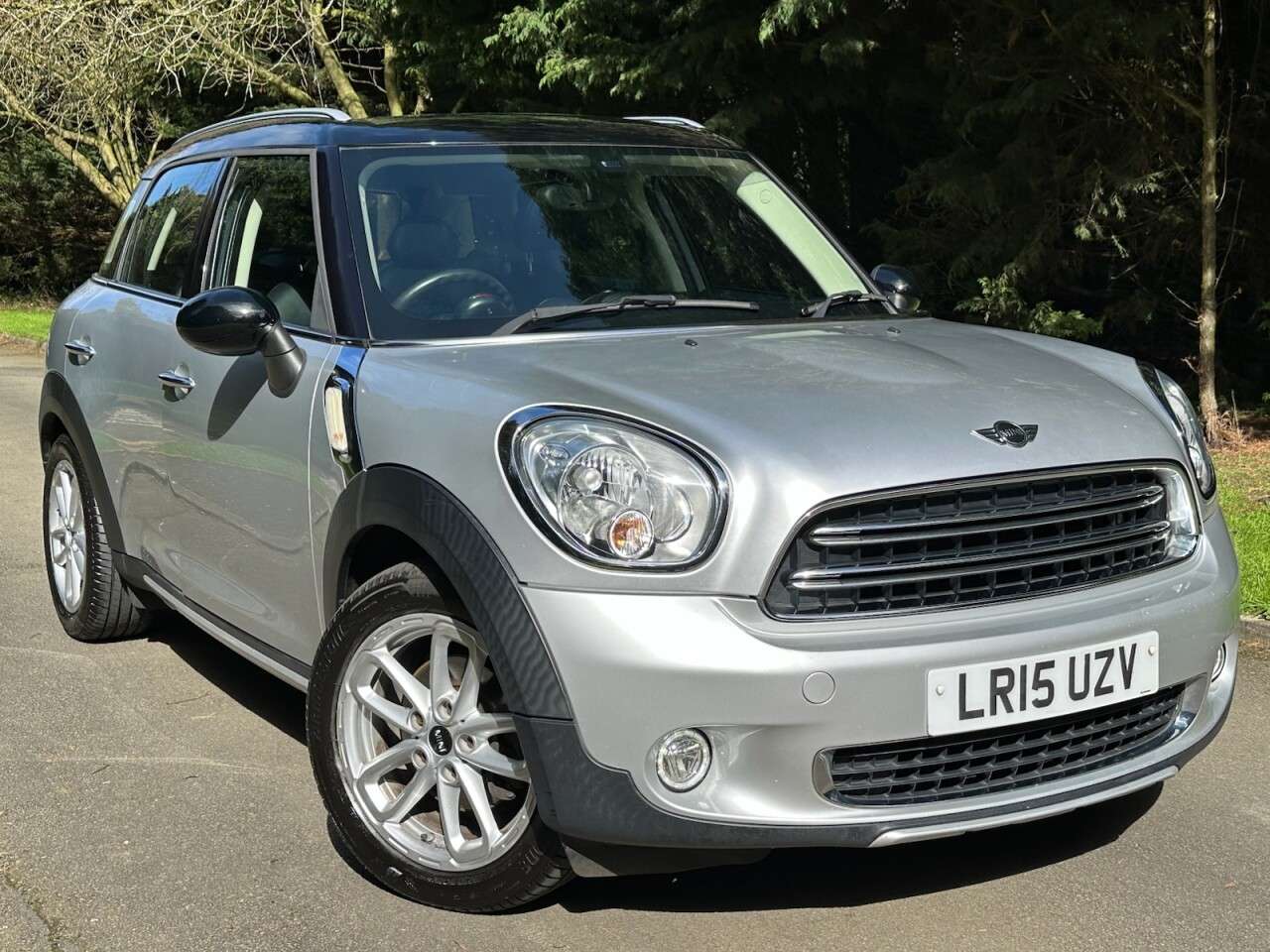 A 2015 MINI COUNTRYMAN 1.6 Cooper SUV 5dr Petrol Manual ALL4 Euro 6 (s/s) (122 ps) Very Low Mileag A 2015 MINI COUNTRYMAN 1.6 Cooper SUV 5dr Petrol Manual ALL4 Euro 6 (s/s) (122 ps) Very Low Mileag
