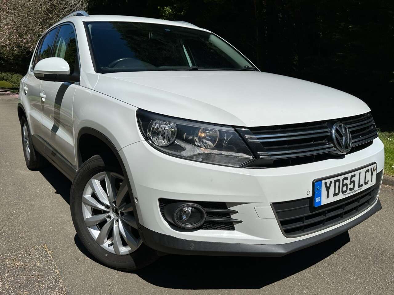 A 2015 VOLKSWAGEN TIGUAN 2.0 TDI BlueMotion Tech Match SUV 5dr Diesel Manual 2WD Euro 5 (s/s) (140 p A 2015 VOLKSWAGEN TIGUAN 2.0 TDI BlueMotion Tech Match SUV 5dr Diesel Manual 2WD Euro 5 (s/s) (140 p