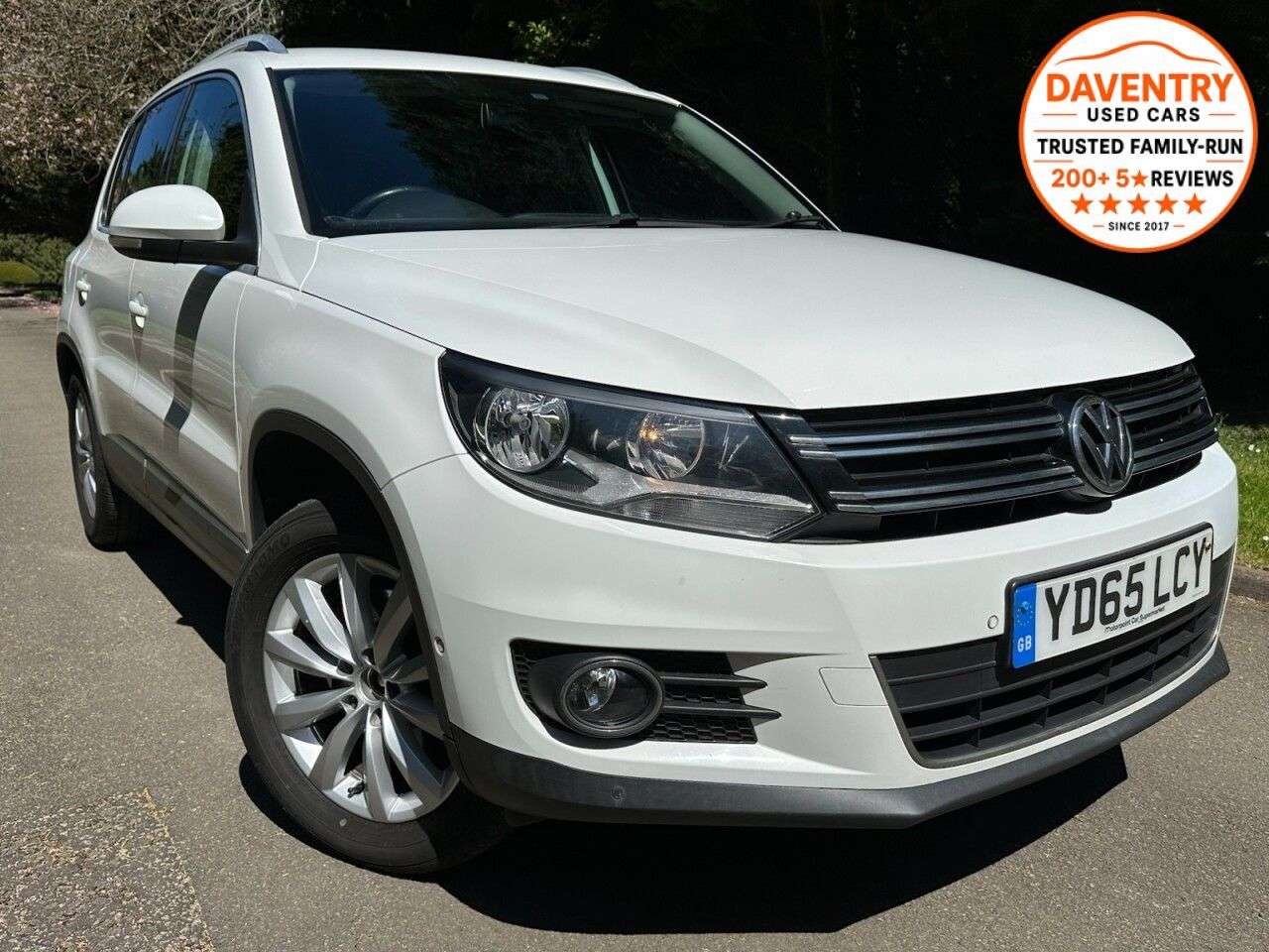 A 2015 VOLKSWAGEN TIGUAN 2.0 TDI BlueMotion Tech Match SUV 5dr Diesel Manual 2WD Euro 5 (s/s) (140 p A 2015 VOLKSWAGEN TIGUAN 2.0 TDI BlueMotion Tech Match SUV 5dr Diesel Manual 2WD Euro 5 (s/s) (140 p