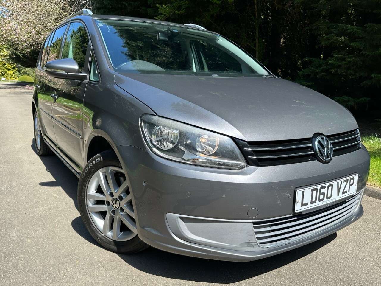 A 2010 VOLKSWAGEN TOURAN 1.6 TDI SE MPV 5dr Diesel DSG Euro 5 (105 ps) F.S.H, Over £2300 Extras A 2010 VOLKSWAGEN TOURAN 1.6 TDI SE MPV 5dr Diesel DSG Euro 5 (105 ps) F.S.H, Over £2300 Extras