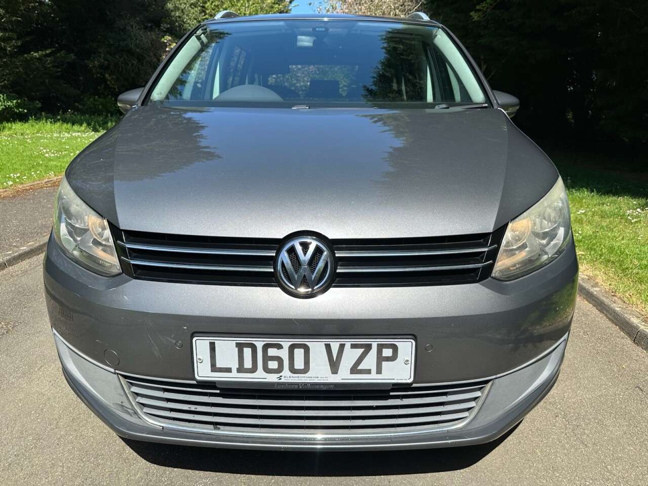 A 2010 VOLKSWAGEN TOURAN 1.6 TDI SE MPV 5dr Diesel DSG Euro 5 (105 ps) F.S.H, Over £2300 Extras A 2010 VOLKSWAGEN TOURAN 1.6 TDI SE MPV 5dr Diesel DSG Euro 5 (105 ps) F.S.H, Over £2300 Extras
