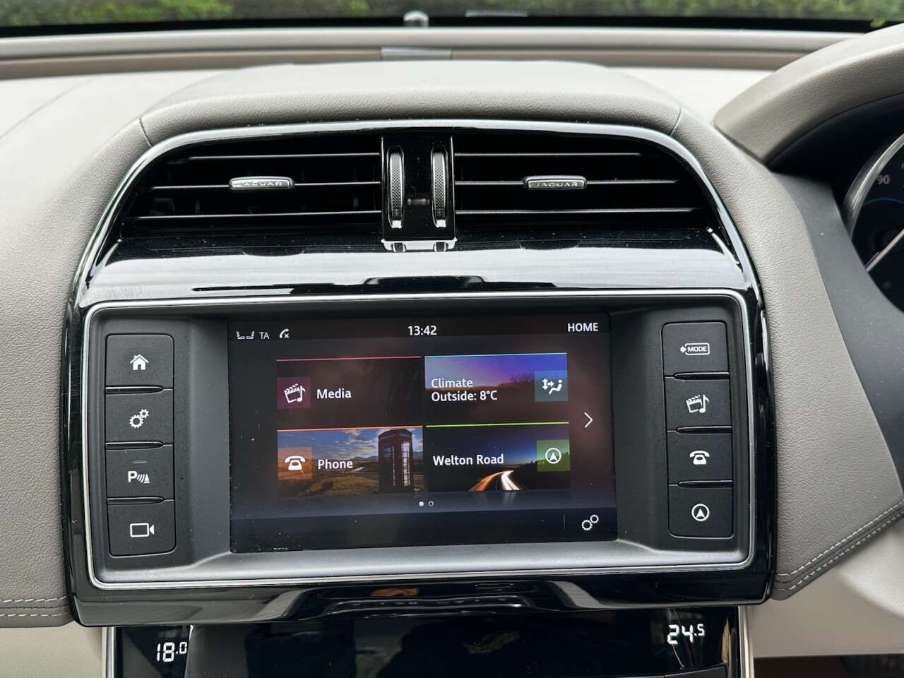 2017 JAGUAR XE 2017 JAGUAR XE