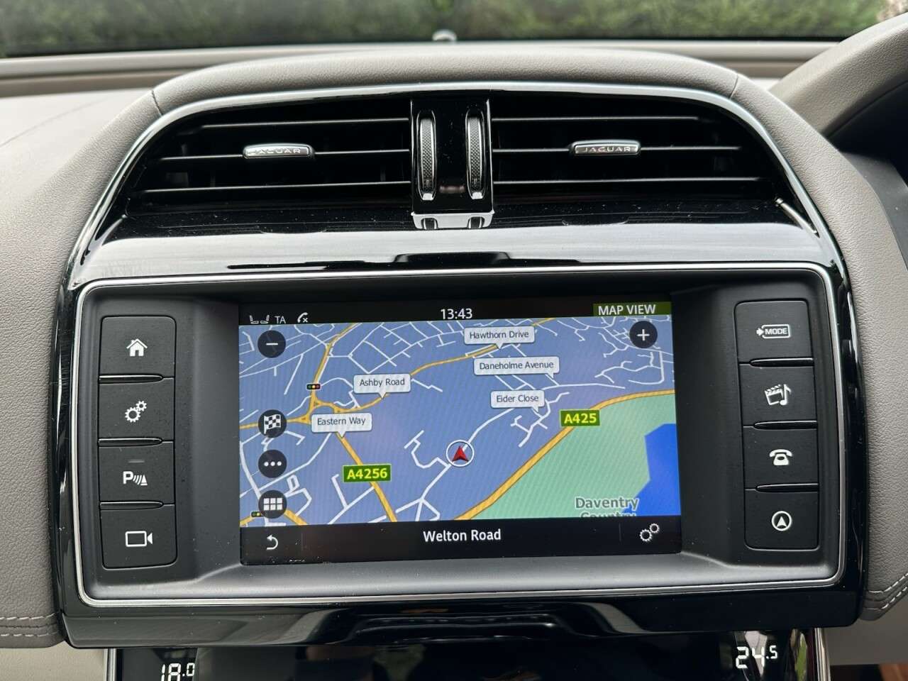 2017 JAGUAR XE 2017 JAGUAR XE