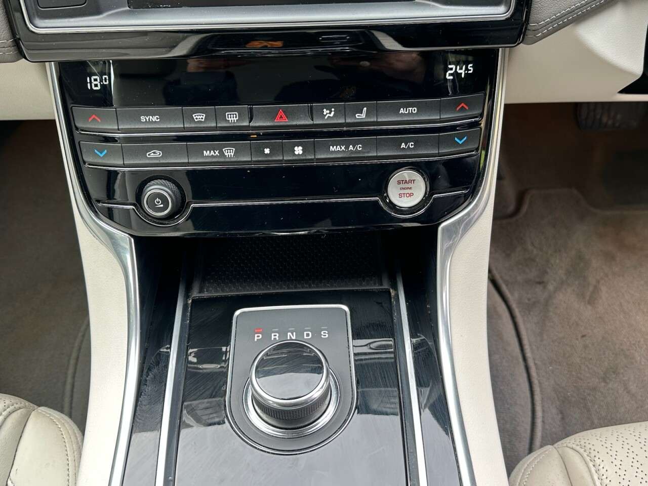 2017 JAGUAR XE 2017 JAGUAR XE