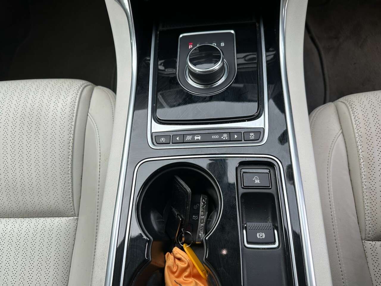 2017 JAGUAR XE 2017 JAGUAR XE