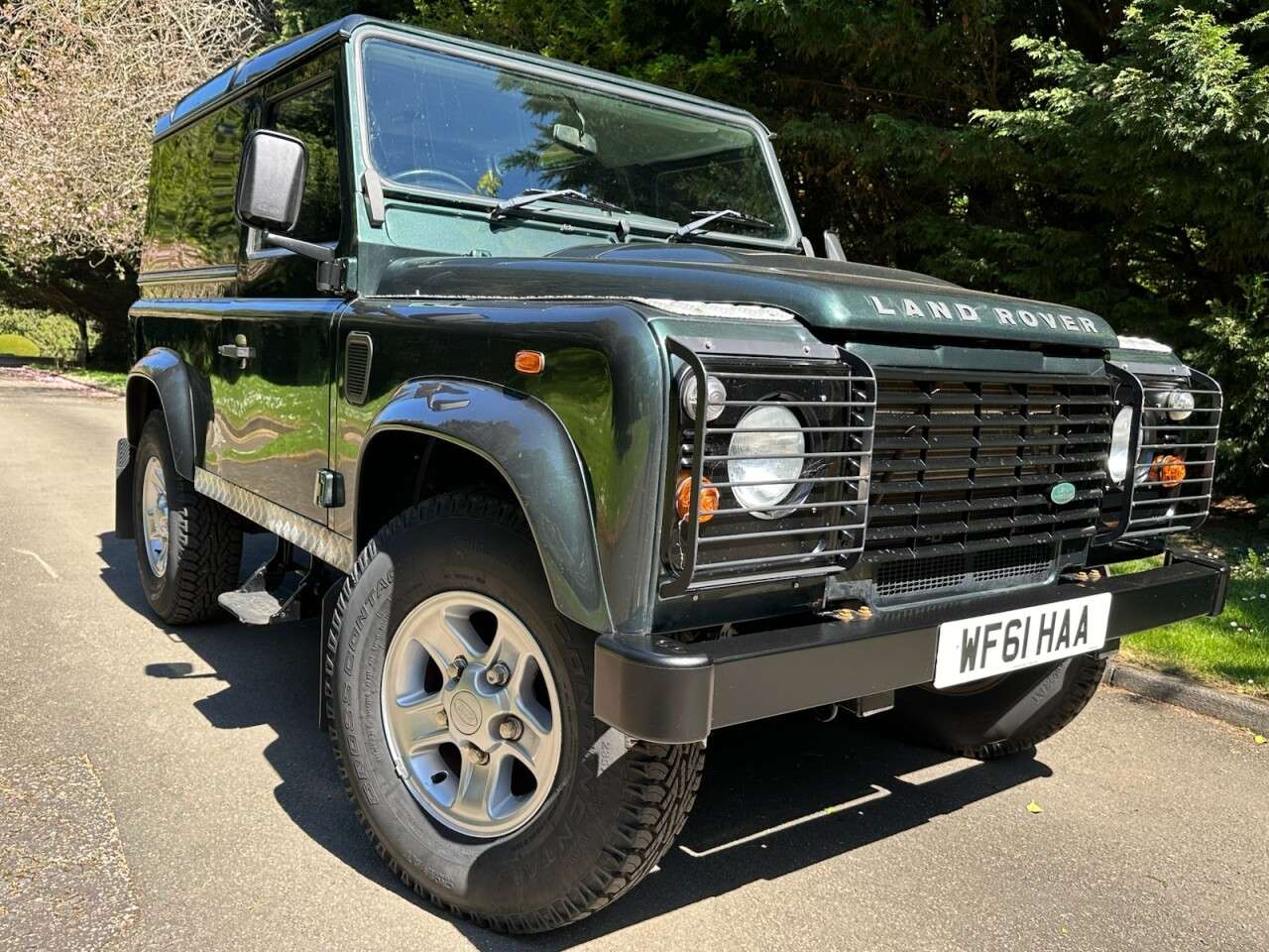 A 2011 LAND ROVER DEFENDER 2.4 TDCi Hard Top SUV 3dr Diesel Manual 4WD SWB Euro 4 (122 bhp) 2 Former K A 2011 LAND ROVER DEFENDER 2.4 TDCi Hard Top SUV 3dr Diesel Manual 4WD SWB Euro 4 (122 bhp) 2 Former K