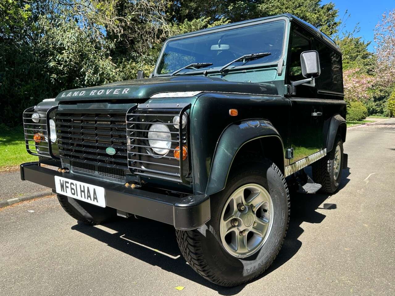 A 2011 LAND ROVER DEFENDER 2.4 TDCi Hard Top SUV 3dr Diesel Manual 4WD SWB Euro 4 (122 bhp) 2 Former K A 2011 LAND ROVER DEFENDER 2.4 TDCi Hard Top SUV 3dr Diesel Manual 4WD SWB Euro 4 (122 bhp) 2 Former K