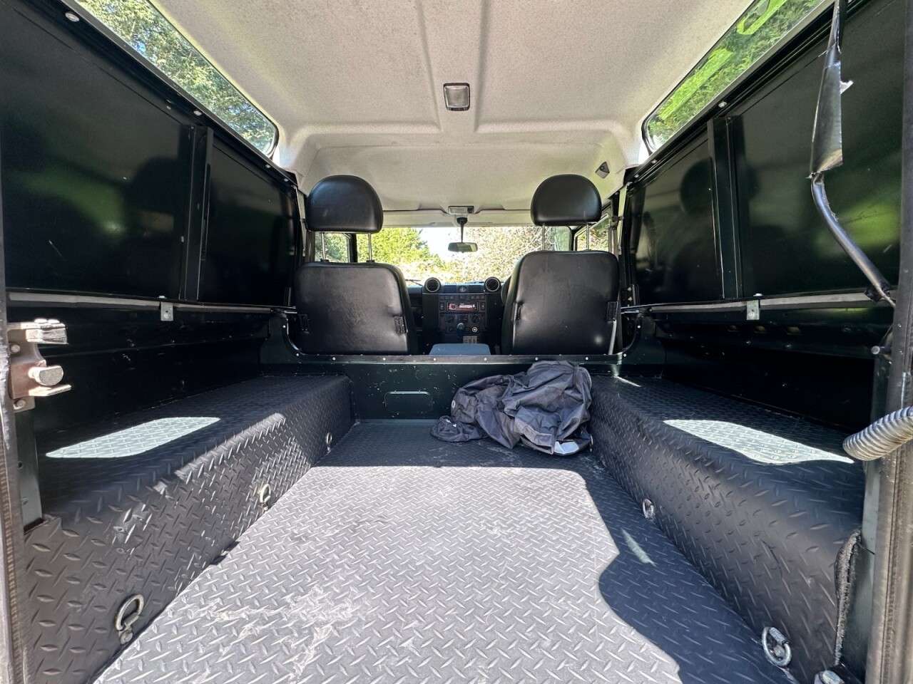 2011 LAND ROVER DEFENDER 2011 LAND ROVER DEFENDER