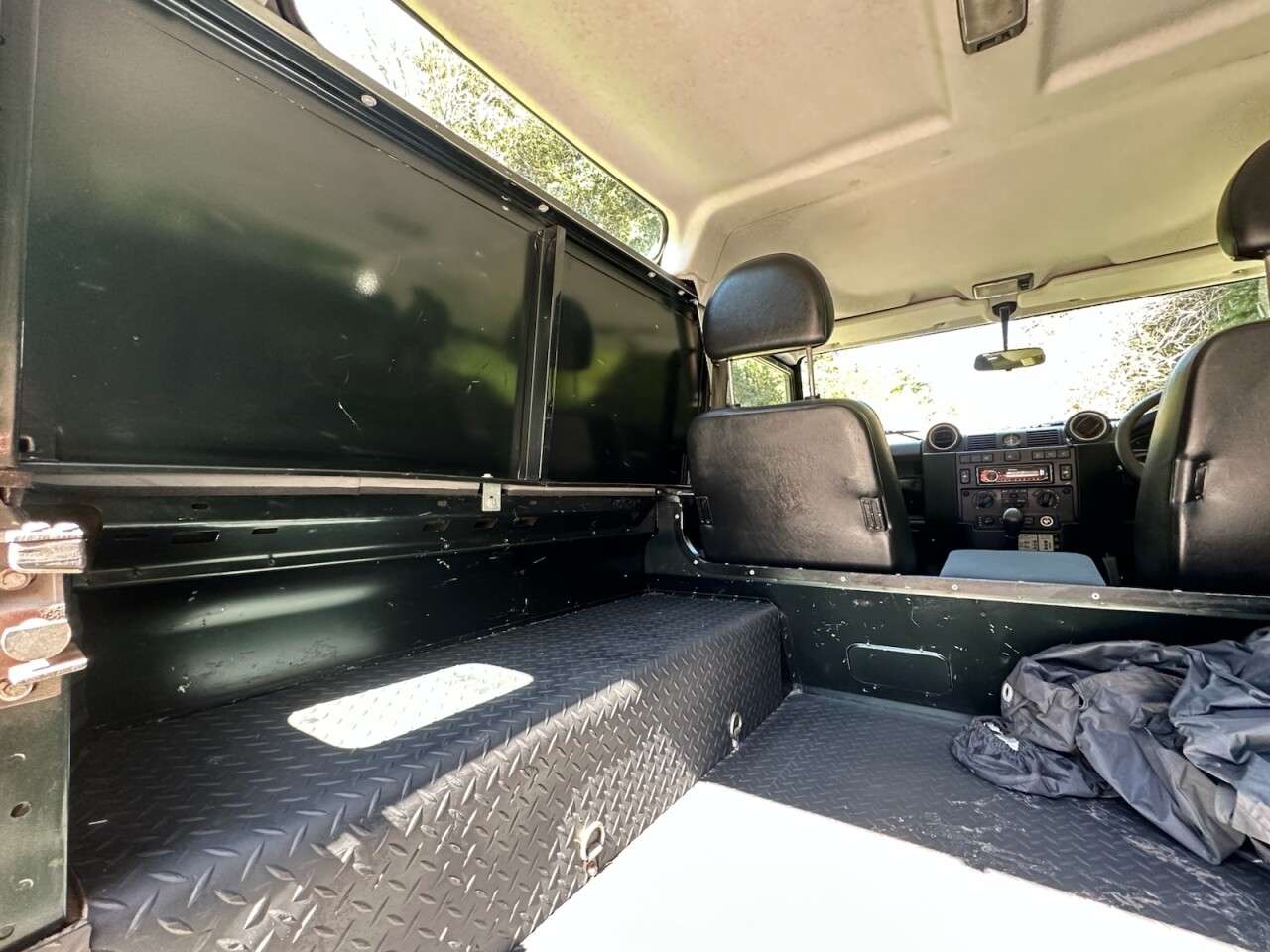 2011 LAND ROVER DEFENDER 2011 LAND ROVER DEFENDER