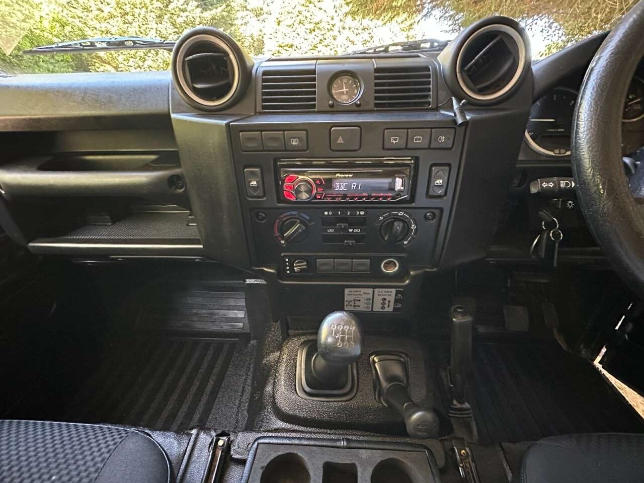 2011 LAND ROVER DEFENDER 2011 LAND ROVER DEFENDER