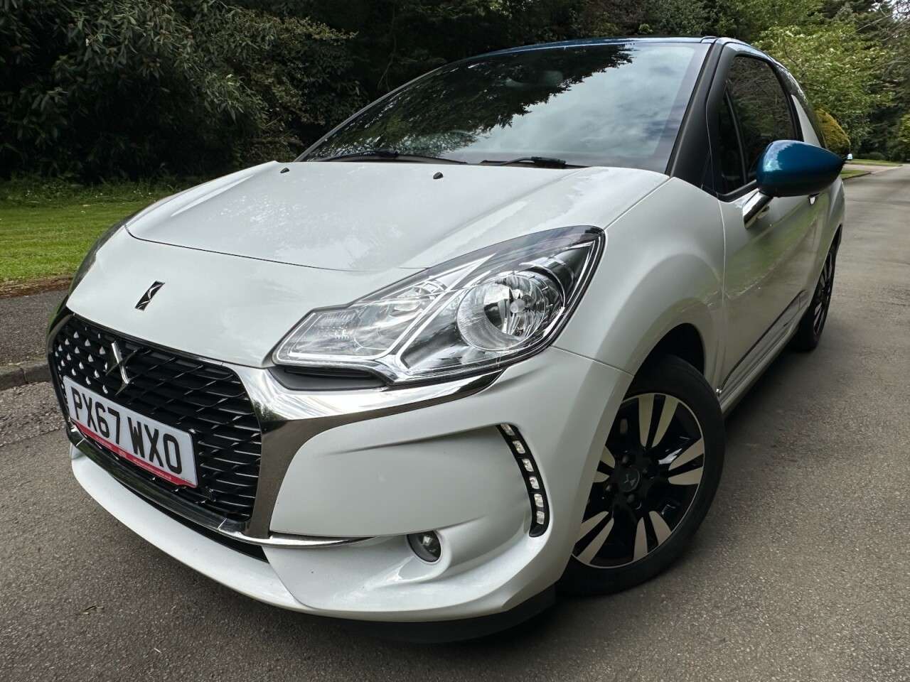 A 2017 DS AUTOMOBILES DS 3 1.6 BlueHDi Chic Hatchback 3dr Diesel Manual Euro 6 (s/s) (100 ps) ULEZ, Pe A 2017 DS AUTOMOBILES DS 3 1.6 BlueHDi Chic Hatchback 3dr Diesel Manual Euro 6 (s/s) (100 ps) ULEZ, Pe