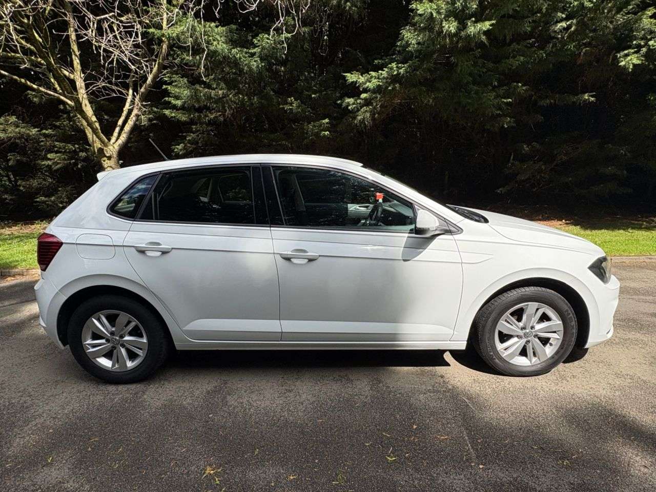 A 2018 VOLKSWAGEN POLO 1.0 SE Hatchback 5dr Petrol Manual Euro 6 (s/s) (65 ps) Pure White, £800 Ex A 2018 VOLKSWAGEN POLO 1.0 SE Hatchback 5dr Petrol Manual Euro 6 (s/s) (65 ps) Pure White, £800 Ex