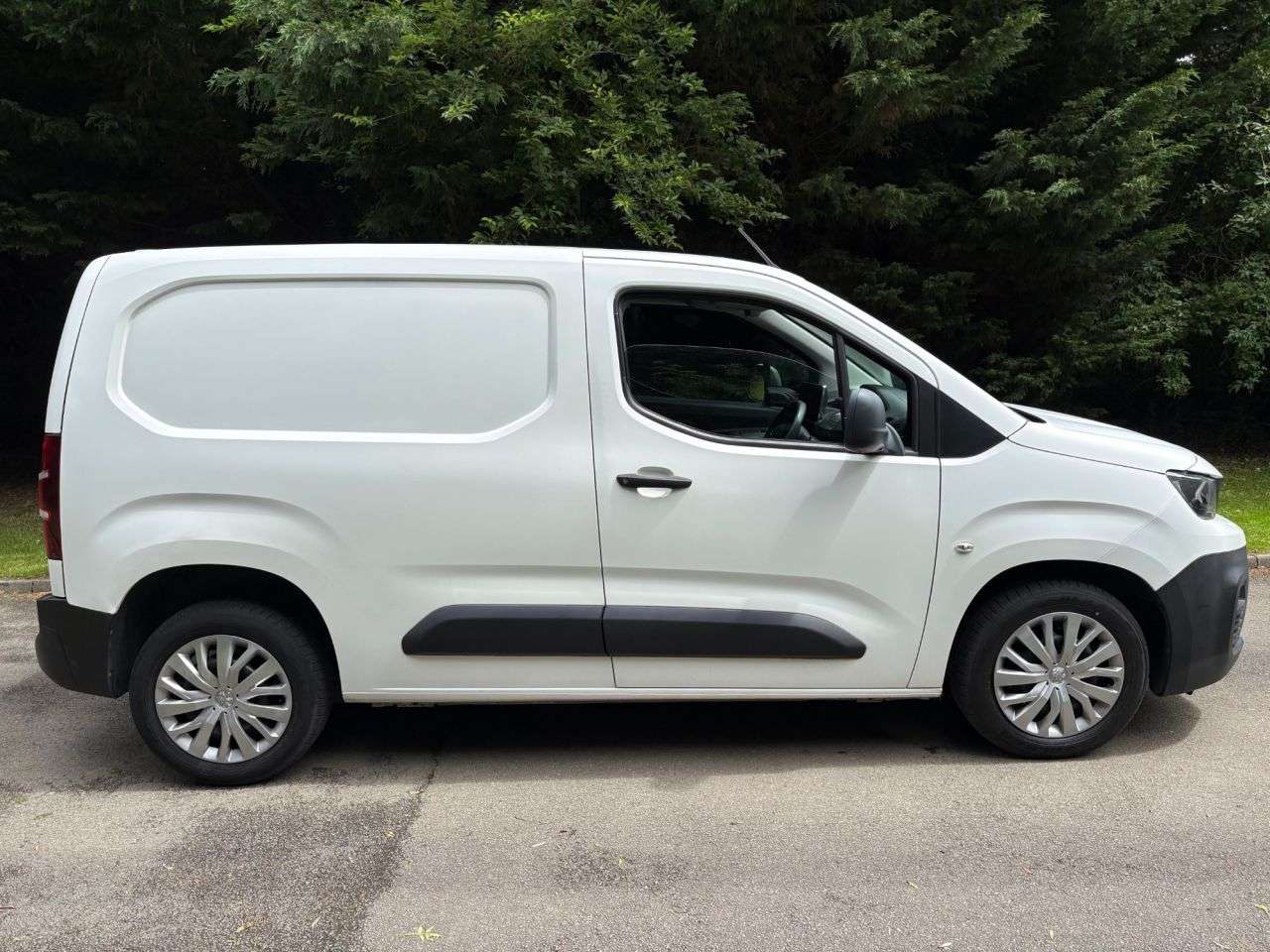 A 2019 PEUGEOT PARTNER 1.6 BlueHDi 1000 Professional Standard Panel Van 5dr Diesel Manual SWB Euro A 2019 PEUGEOT PARTNER 1.6 BlueHDi 1000 Professional Standard Panel Van 5dr Diesel Manual SWB Euro