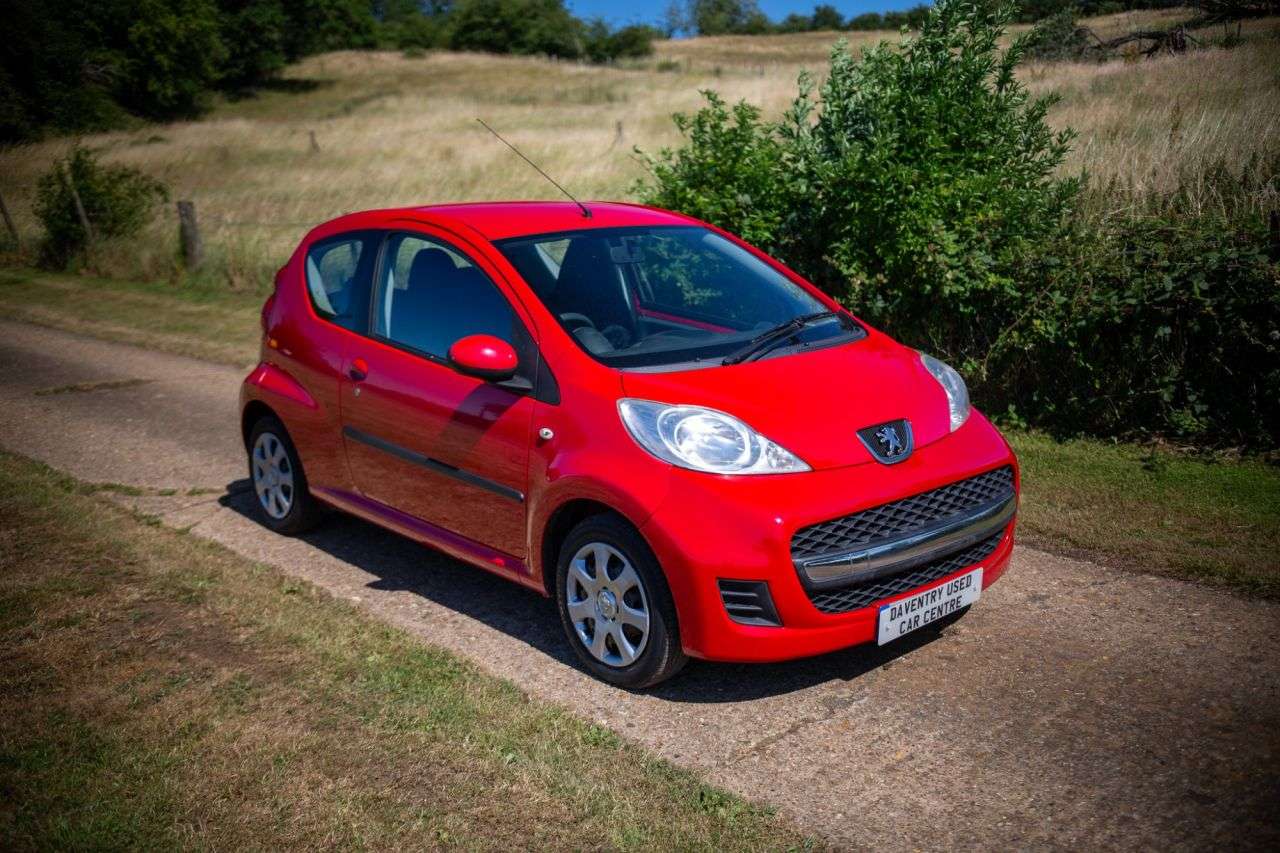A 2009 PEUGEOT 107 1.0 12V Urban Hatchback 3dr Petrol Manual Euro 4 (68 ps) Very Economical, C A 2009 PEUGEOT 107 1.0 12V Urban Hatchback 3dr Petrol Manual Euro 4 (68 ps) Very Economical, C
