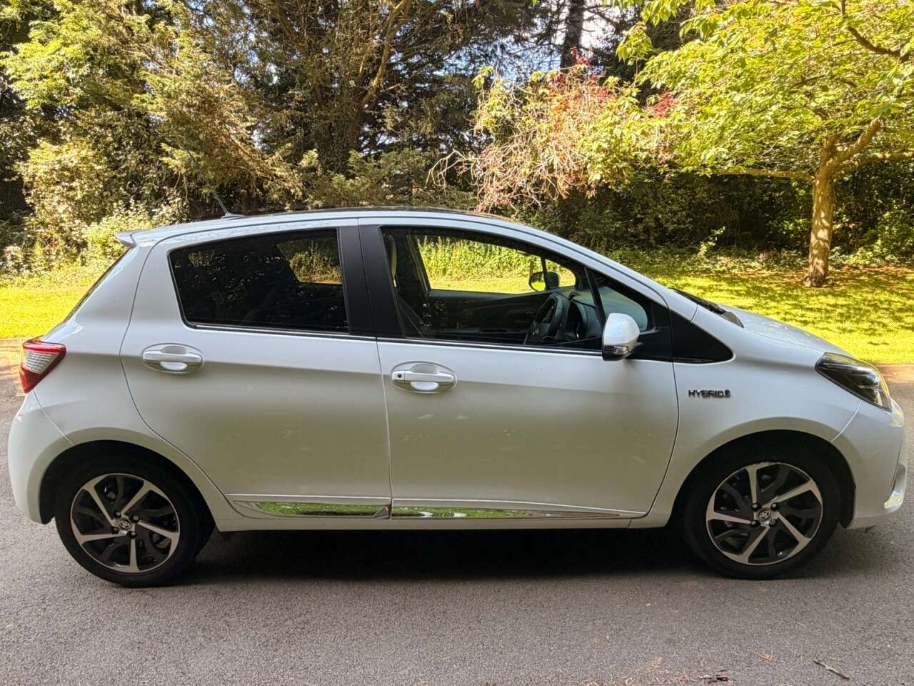 A 2017 TOYOTA YARIS 1.5 VVT-h Excel Hatchback 5dr Petrol Hybrid E-CVT Euro 6 (s/s) (15in Alloy) A 2017 TOYOTA YARIS 1.5 VVT-h Excel Hatchback 5dr Petrol Hybrid E-CVT Euro 6 (s/s) (15in Alloy)