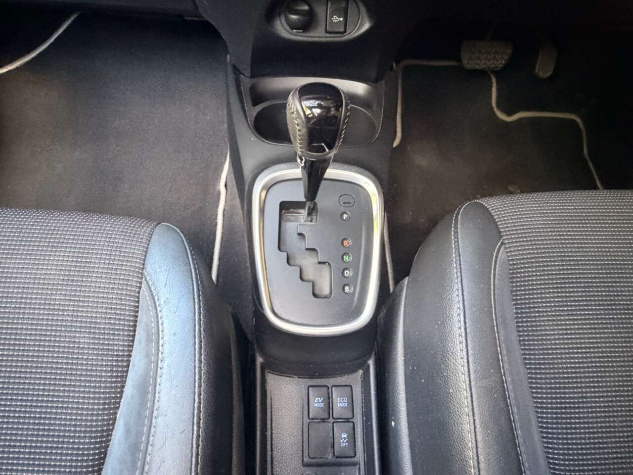 2017 TOYOTA YARIS 2017 TOYOTA YARIS