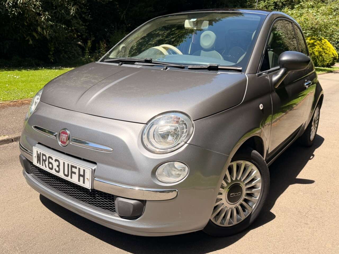 A 2013 FIAT 500 1.2 Lounge Hatchback 3dr Petrol Manual Euro 6 (s/s) (69 bhp) Panoramic Roof A 2013 FIAT 500 1.2 Lounge Hatchback 3dr Petrol Manual Euro 6 (s/s) (69 bhp) Panoramic Roof