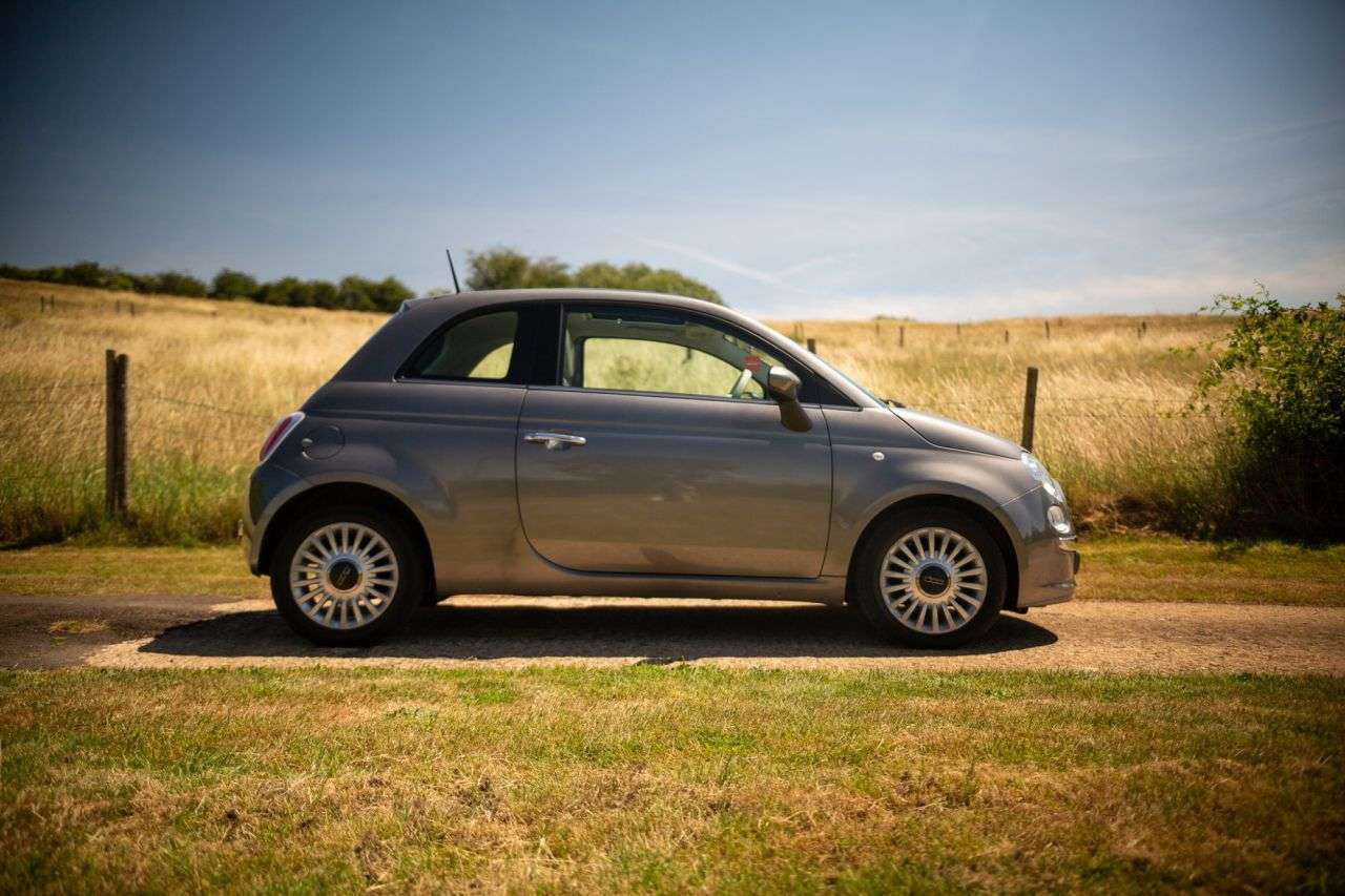 A 2013 FIAT 500 1.2 Lounge Hatchback 3dr Petrol Manual Euro 6 (s/s) (69 bhp) Panoramic Roof A 2013 FIAT 500 1.2 Lounge Hatchback 3dr Petrol Manual Euro 6 (s/s) (69 bhp) Panoramic Roof