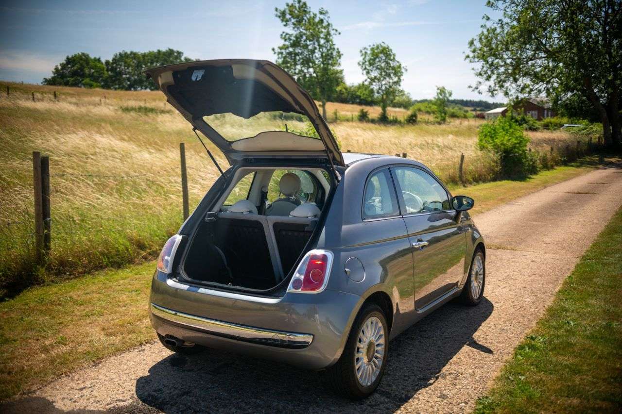 A 2013 FIAT 500 1.2 Lounge Hatchback 3dr Petrol Manual Euro 6 (s/s) (69 bhp) Panoramic Roof A 2013 FIAT 500 1.2 Lounge Hatchback 3dr Petrol Manual Euro 6 (s/s) (69 bhp) Panoramic Roof
