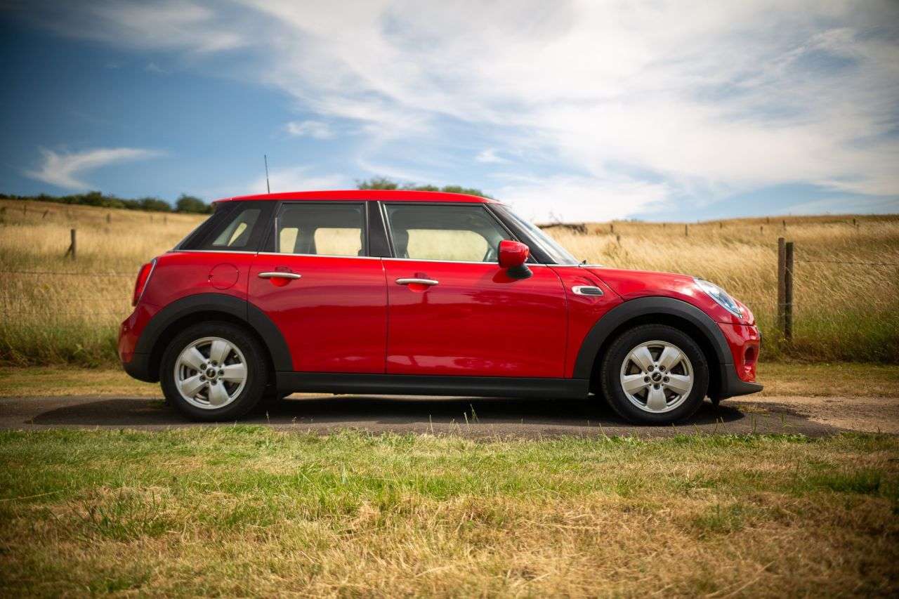 A 2019 MINI HATCH 1.5 Cooper Classic Hatchback 5dr Petrol Steptronic Euro 6 (s/s) (136 ps) S. A 2019 MINI HATCH 1.5 Cooper Classic Hatchback 5dr Petrol Steptronic Euro 6 (s/s) (136 ps) S.