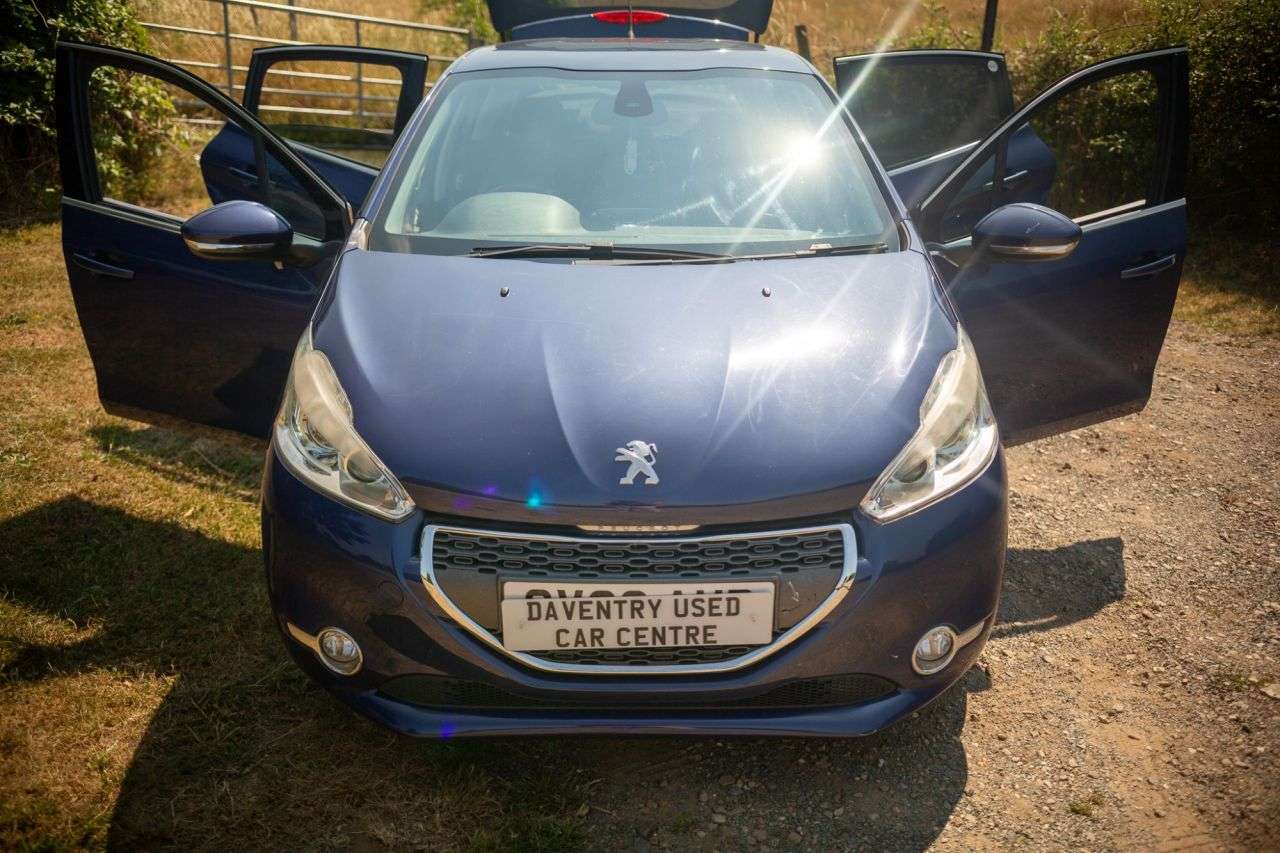 A 2012 PEUGEOT 208 1.2 VTi Allure Hatchback 5dr Petrol Manual Euro 5 (82 ps) Low Running Costs A 2012 PEUGEOT 208 1.2 VTi Allure Hatchback 5dr Petrol Manual Euro 5 (82 ps) Low Running Costs