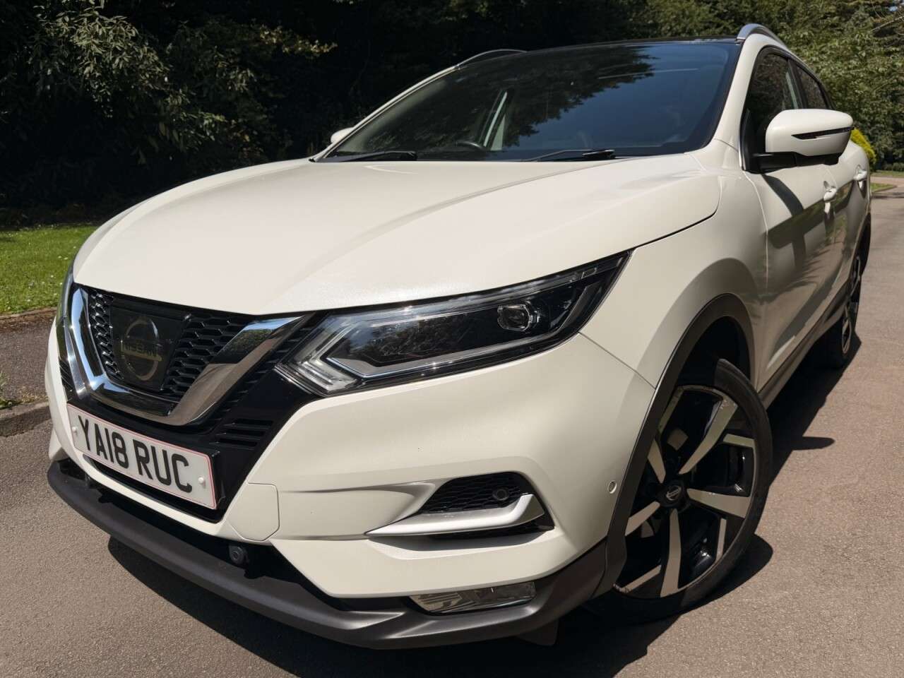 A 2018 NISSAN QASHQAI 1.2 DIG-T Tekna SUV 5dr Petrol XTRON Euro 6 (s/s) (115 ps) Heated, Half Lea A 2018 NISSAN QASHQAI 1.2 DIG-T Tekna SUV 5dr Petrol XTRON Euro 6 (s/s) (115 ps) Heated, Half Lea