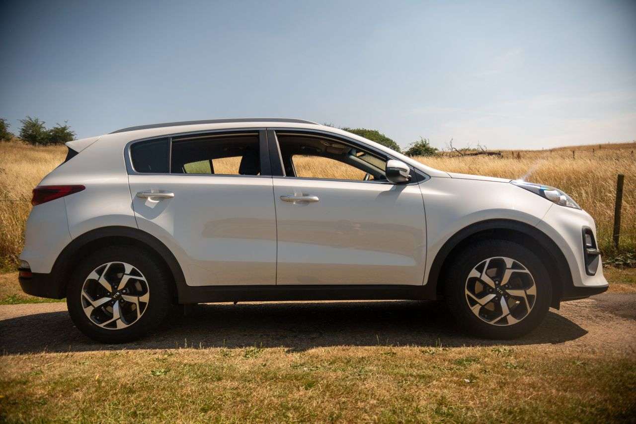 A 2021 KIA SPORTAGE 1.6 GDi 2 GPF SUV 5dr Petrol Manual Euro 6 (s/s) (130 bhp) Fully Loaded, 2 A 2021 KIA SPORTAGE 1.6 GDi 2 GPF SUV 5dr Petrol Manual Euro 6 (s/s) (130 bhp) Fully Loaded, 2