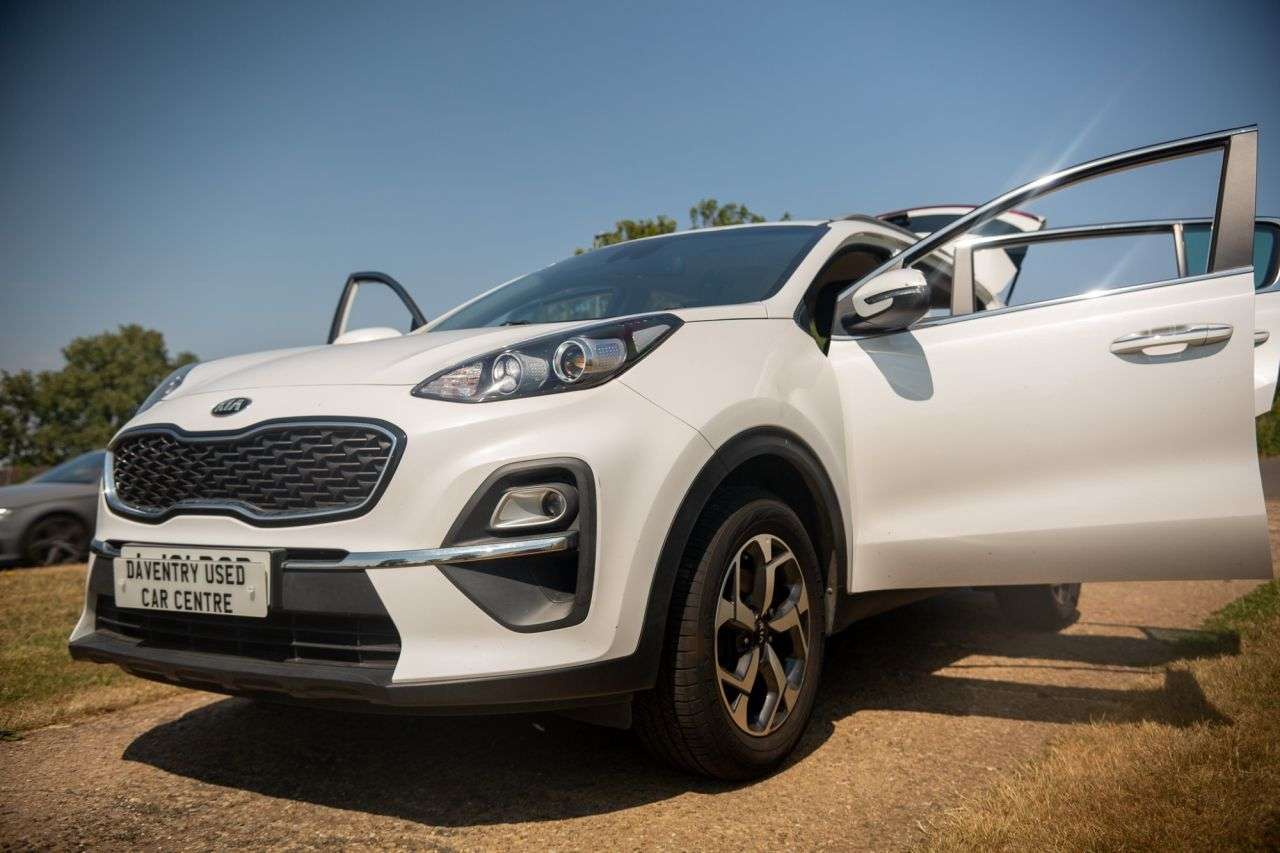 A 2021 KIA SPORTAGE 1.6 GDi 2 GPF SUV 5dr Petrol Manual Euro 6 (s/s) (130 bhp) Fully Loaded, 2 A 2021 KIA SPORTAGE 1.6 GDi 2 GPF SUV 5dr Petrol Manual Euro 6 (s/s) (130 bhp) Fully Loaded, 2