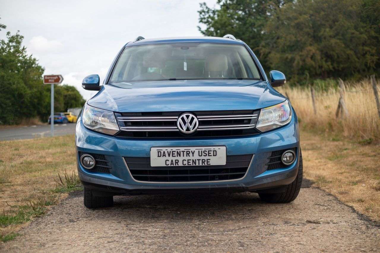 A 2015 VOLKSWAGEN TIGUAN 2.0 TDI BlueMotion Tech Match SUV 5dr Diesel Manual 2WD Euro 6 (s/s) (150 p A 2015 VOLKSWAGEN TIGUAN 2.0 TDI BlueMotion Tech Match SUV 5dr Diesel Manual 2WD Euro 6 (s/s) (150 p