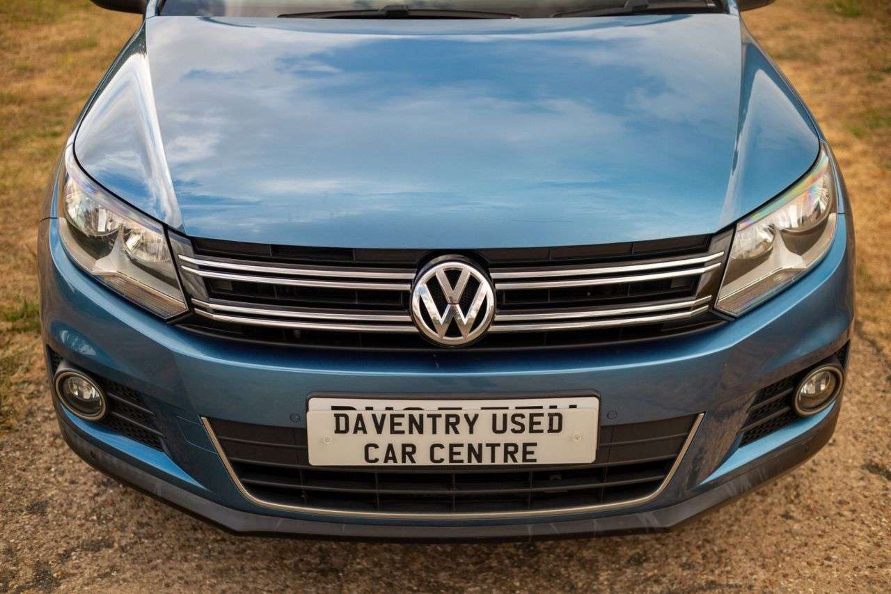 A 2015 VOLKSWAGEN TIGUAN 2.0 TDI BlueMotion Tech Match SUV 5dr Diesel Manual 2WD Euro 6 (s/s) (150 p A 2015 VOLKSWAGEN TIGUAN 2.0 TDI BlueMotion Tech Match SUV 5dr Diesel Manual 2WD Euro 6 (s/s) (150 p