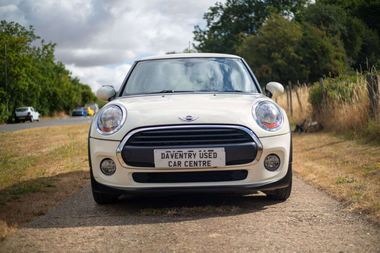 A 2015 MINI HATCH 1.2 One Hatchback 3dr Petrol Manual Euro 6 (s/s) (102 ps) Keyless Entry, 2 A 2015 MINI HATCH 1.2 One Hatchback 3dr Petrol Manual Euro 6 (s/s) (102 ps) Keyless Entry, 2