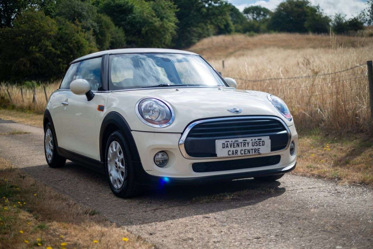 A 2015 MINI HATCH 1.2 One Hatchback 3dr Petrol Manual Euro 6 (s/s) (102 ps) Keyless Entry, 2 A 2015 MINI HATCH 1.2 One Hatchback 3dr Petrol Manual Euro 6 (s/s) (102 ps) Keyless Entry, 2