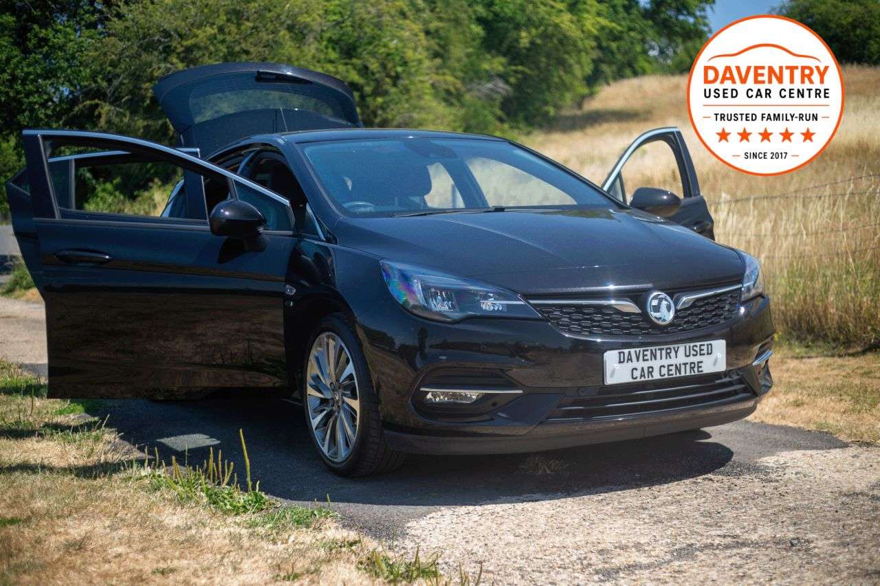 A 2021 VAUXHALL ASTRA 1.5 Turbo D Griffin Edition Hatchback 5dr Diesel Manual Euro 6 (s/s) (122 p A 2021 VAUXHALL ASTRA 1.5 Turbo D Griffin Edition Hatchback 5dr Diesel Manual Euro 6 (s/s) (122 p
