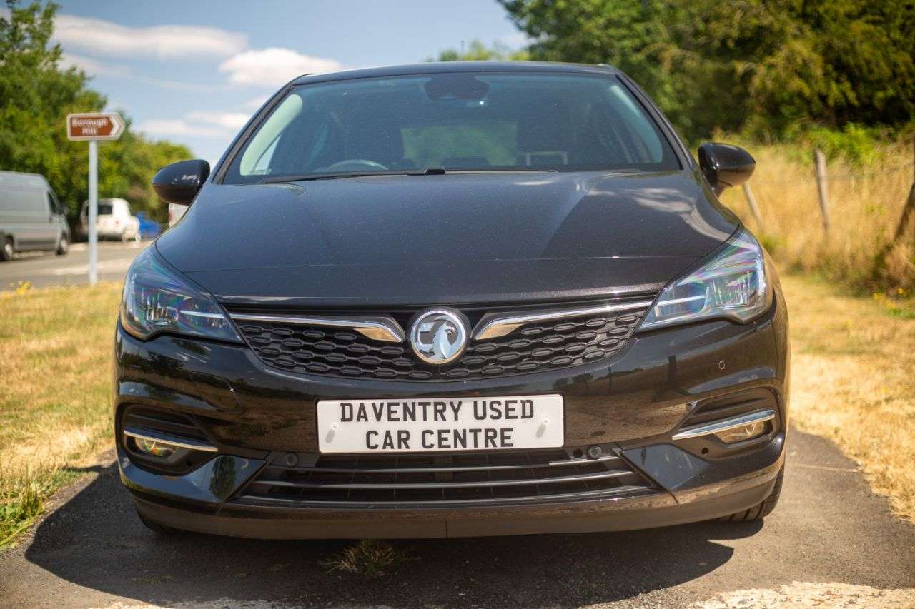 A 2021 VAUXHALL ASTRA 1.5 Turbo D Griffin Edition Hatchback 5dr Diesel Manual Euro 6 (s/s) (122 p A 2021 VAUXHALL ASTRA 1.5 Turbo D Griffin Edition Hatchback 5dr Diesel Manual Euro 6 (s/s) (122 p